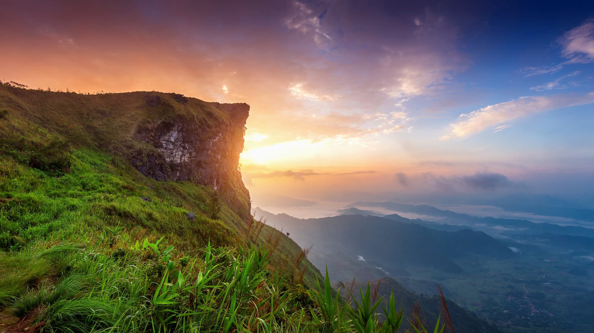 beautiful-landscape-phu-chi-fa-sunrise-phu-chi-fa-national-park-chiang-rai-province-thailand